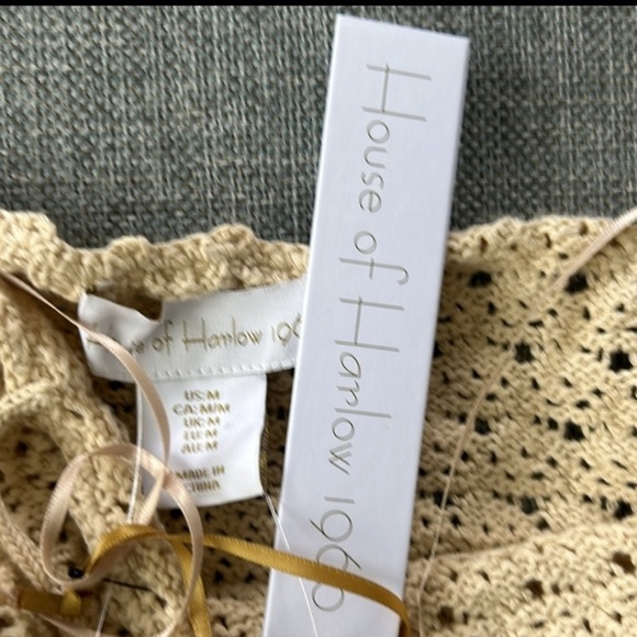House of Harlow 1960 Cream Crochet Halter Top NWT Size M - Picture 2 of 8